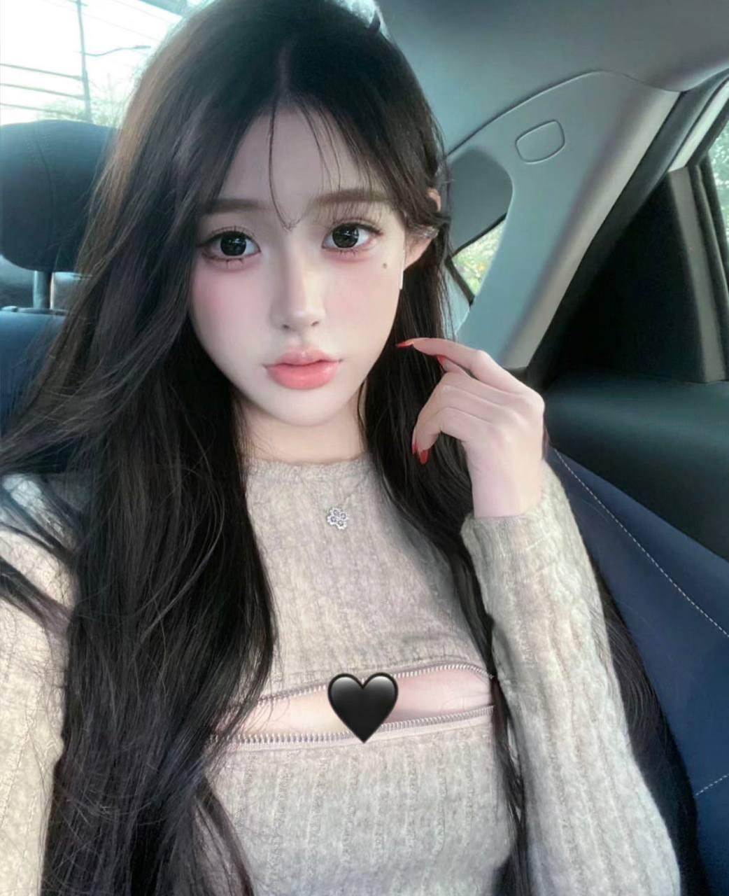 日全食奇观下的茶馆静默，光影交错中的时间暂停